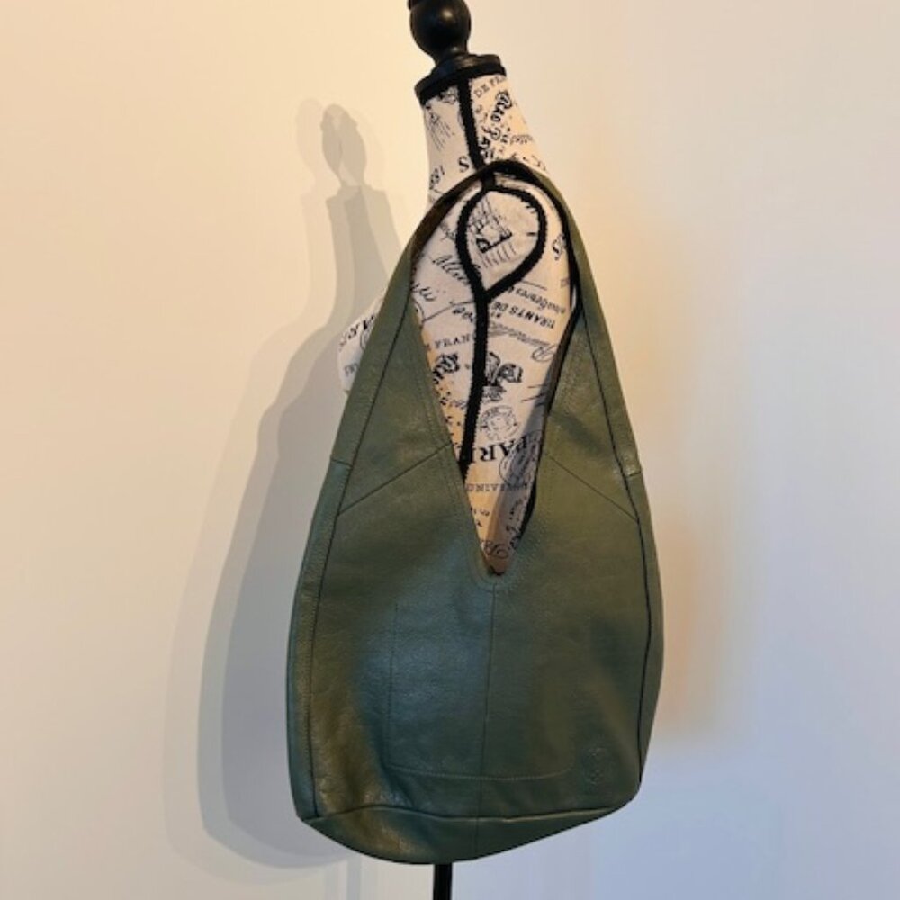 VINCE CAMUTO -  Jozie Hobo Bag,  Colour: Fig Leaf